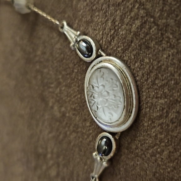 Pewter Hematite Floral Glass Focal Chain Necklace - Picture 10 of 10